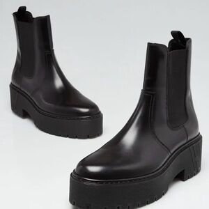 Hermes black Chunky stylish Boots